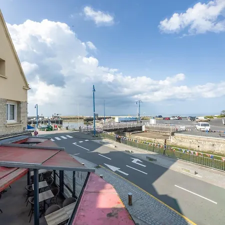 Bassin Avec Patio Port-en-Bessin-Huppain